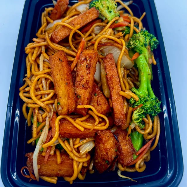Chicken lo mein (tender).