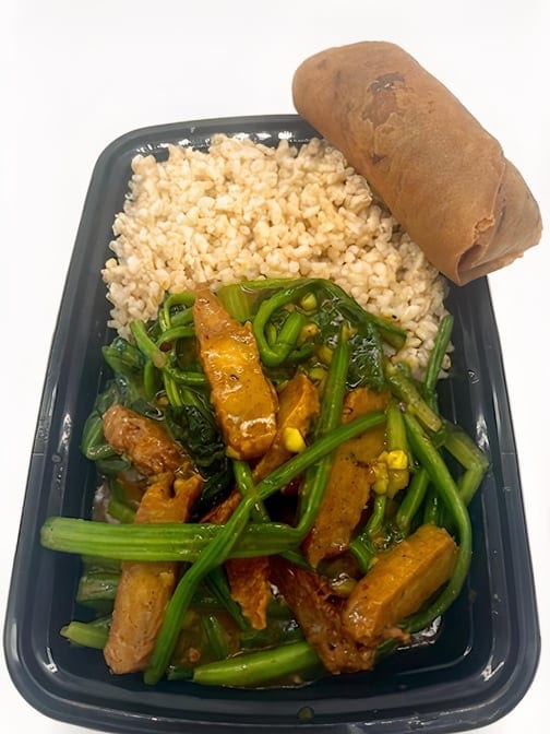 Soy chicken with spinach in curry sauce lunch special.