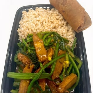 Soy chicken with spinach in curry sauce lunch special