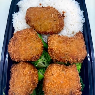 Crispy nuggets served with steamed broccoli lunch special