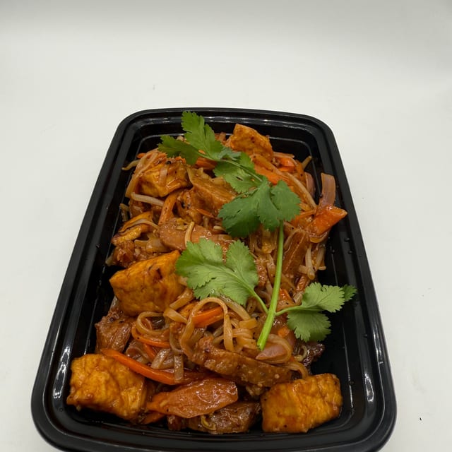 Pad Thai with chicken.
