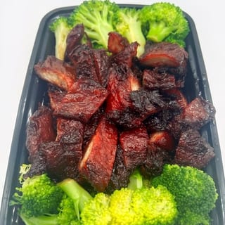Boneless Ribs with Stir-Fried Broccoli