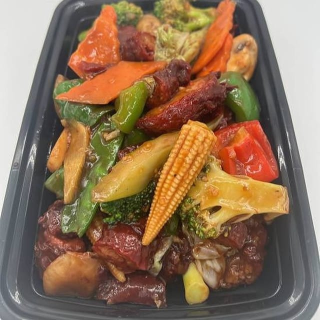 Sautéed Boneless Ribs with Mixed Veggies.